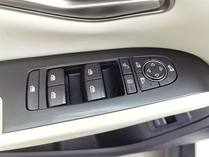 Фото 9 - BYD Qin L