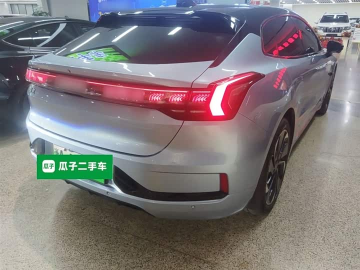 Фото 7 - Zeekr 001