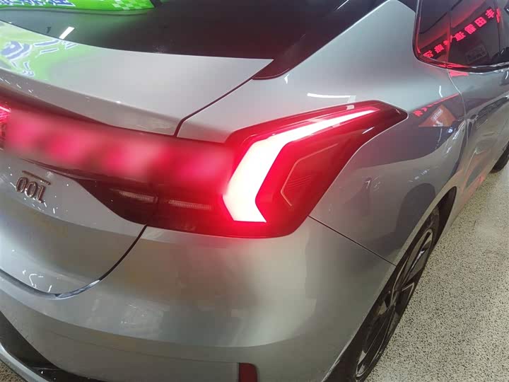 Фото 8 - Zeekr 001