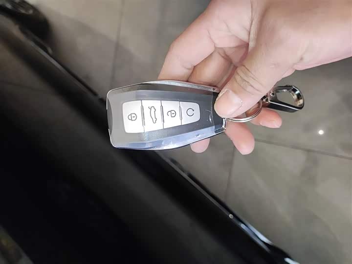 Фото 9 - Geely Monjaro