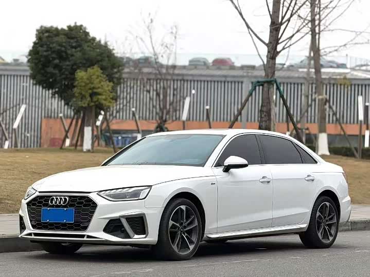 Фото 1 - Audi A4L