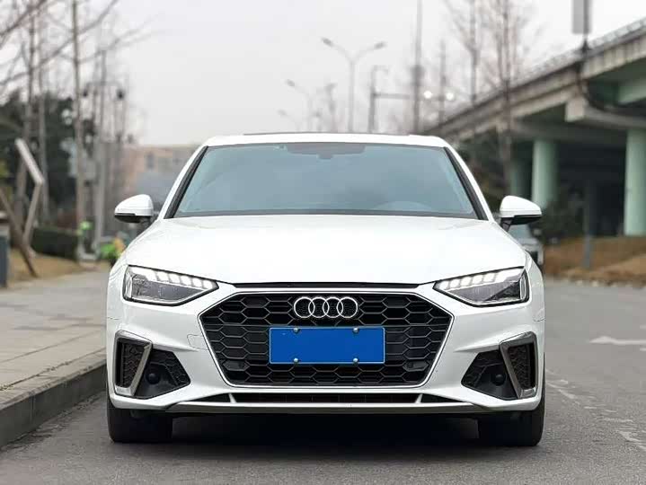 Фото 2 - Audi A4L