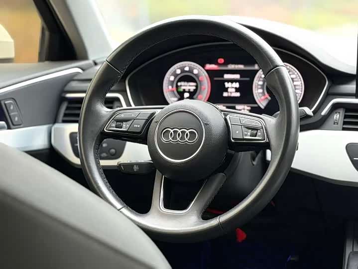 Фото 4 - Audi A4L