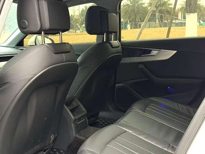 Фото 6 - Audi A4L