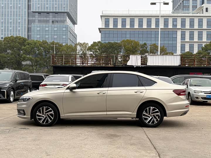 Фото 4 - Volkswagen Lavida