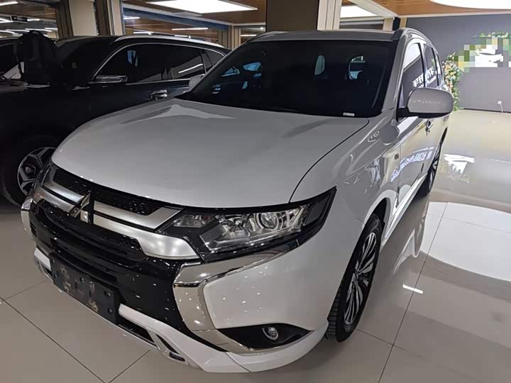 Фото 2 - Mitsubishi Outlander