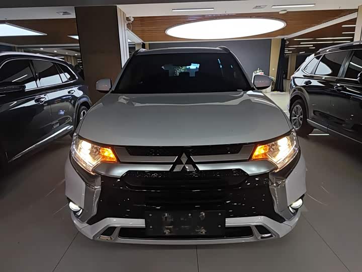 Фото 3 - Mitsubishi Outlander