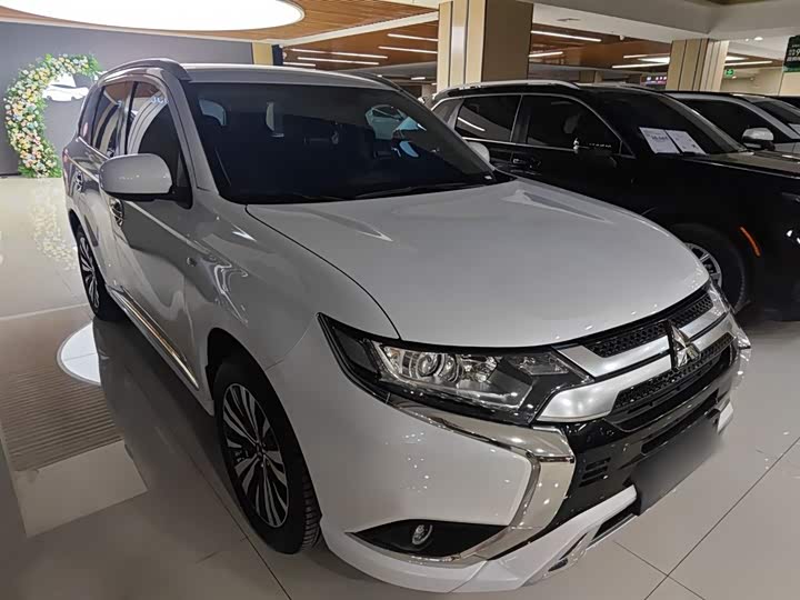 Фото 4 - Mitsubishi Outlander