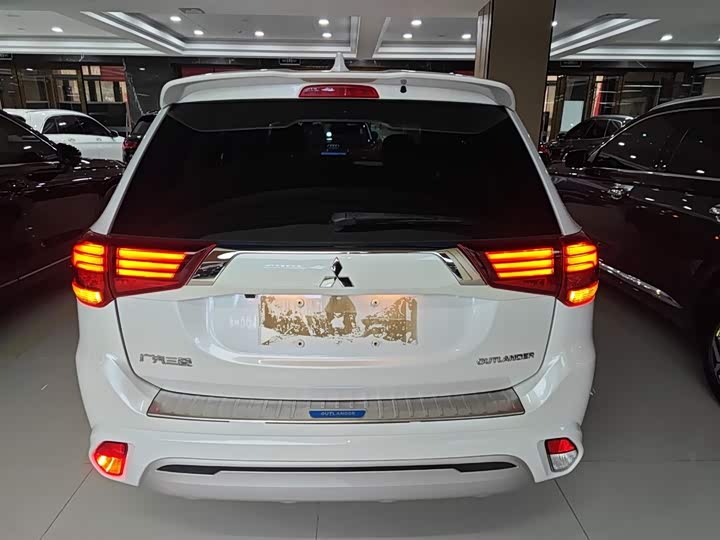 Фото 6 - Mitsubishi Outlander