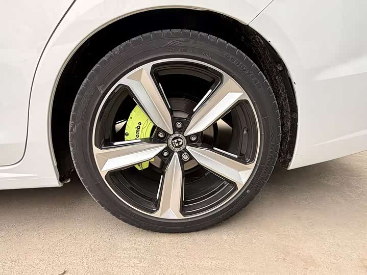 Фото 6 - Bestune B70