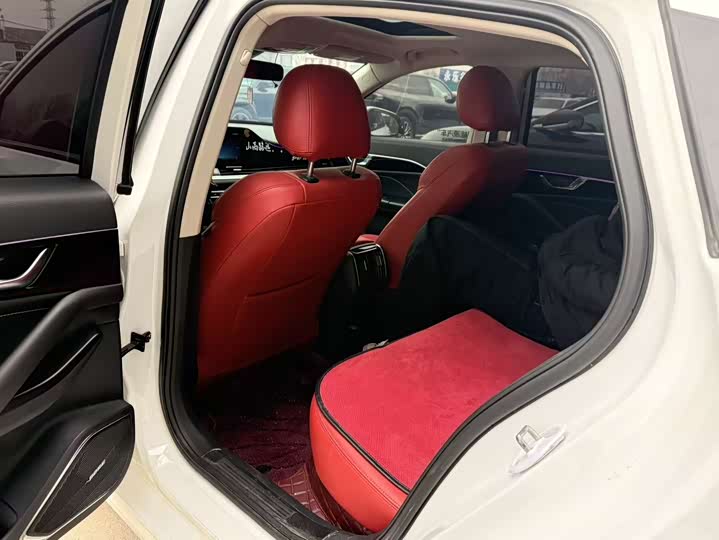 Фото 7 - Bestune B70