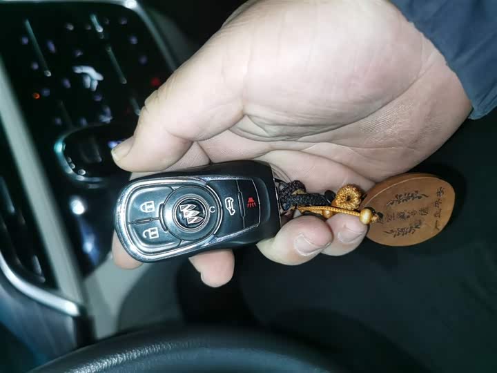 Фото 9 - Buick GL8 ES