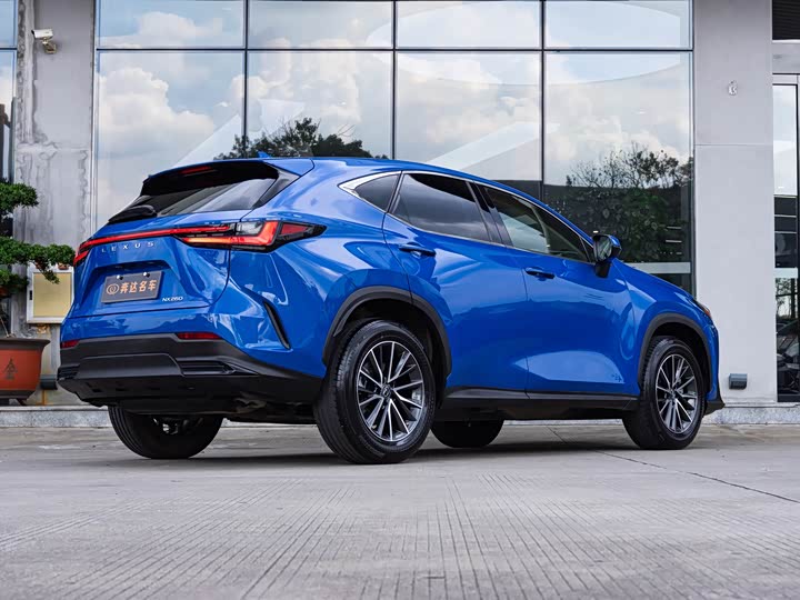 Фото 3 - Lexus NX