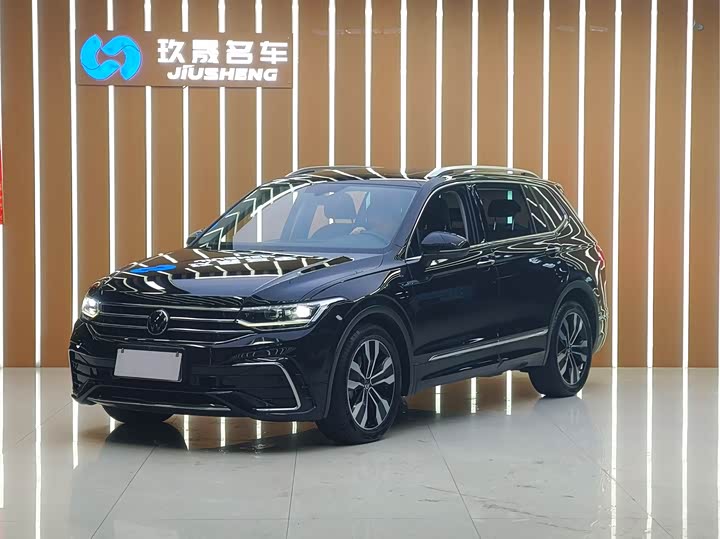 Фото 1 - Volkswagen Tiguan L Pro