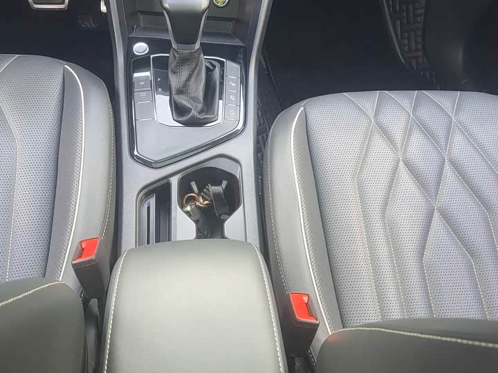 Фото 8 - Volkswagen Tiguan L Pro