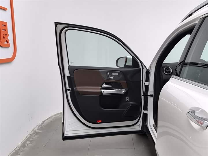 Фото 8 - Mercedes-Benz GLB-Class