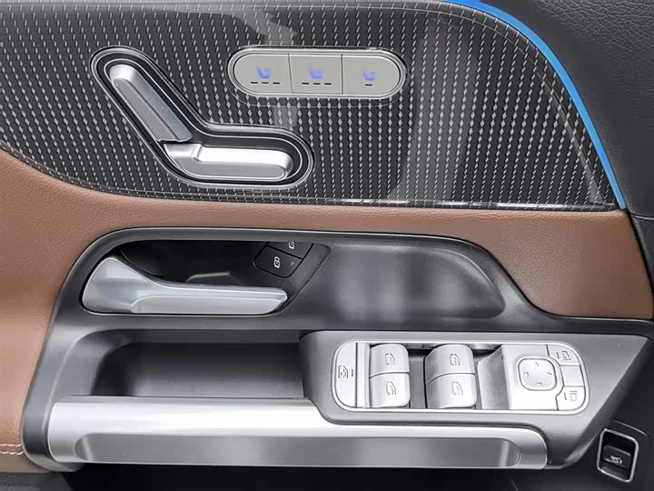 Фото 9 - Mercedes-Benz GLB-Class