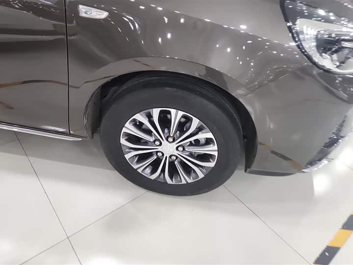 Фото 6 - Buick GL8 ES