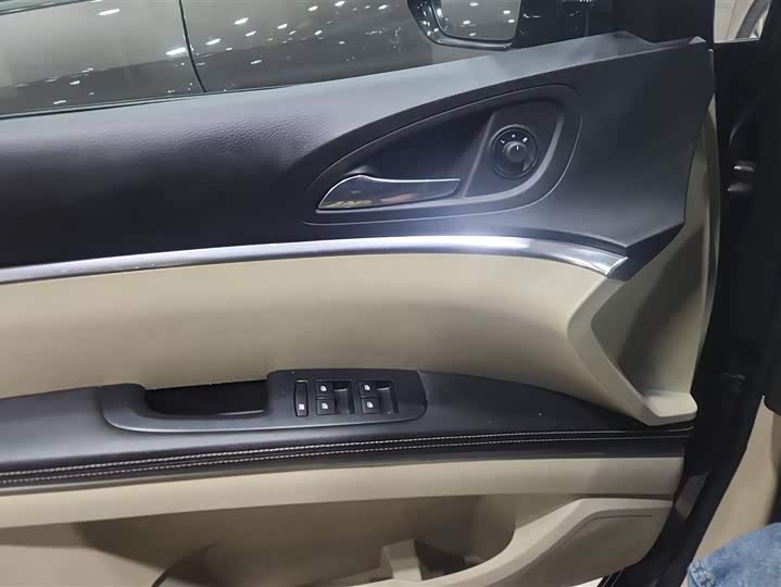 Фото 7 - Buick GL8 ES