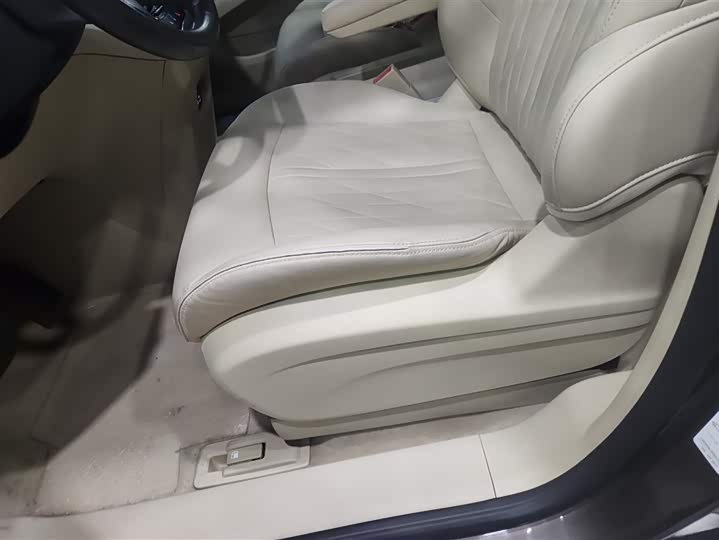 Фото 9 - Buick GL8 ES