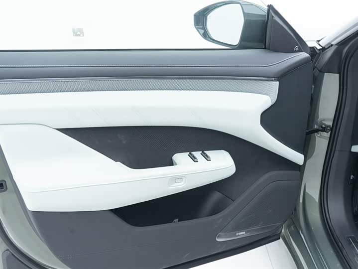 Фото 7 - Zeekr 001