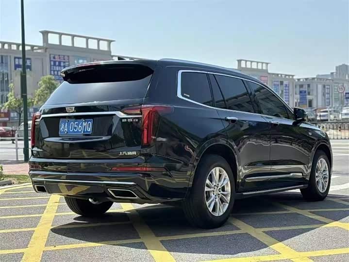 Фото 6 - Cadillac XT6