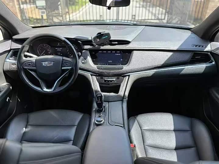 Фото 7 - Cadillac XT6