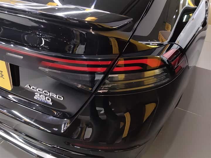 Фото 8 - Honda Accord