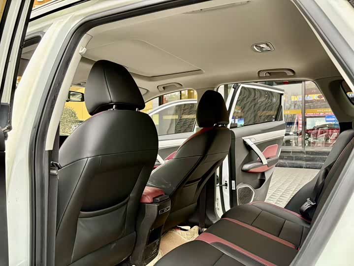 Фото 5 - Geely Coolray