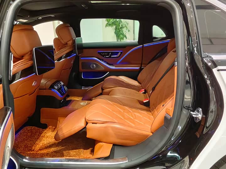 Фото 3 - Mercedes-Benz Maybach S-Class
