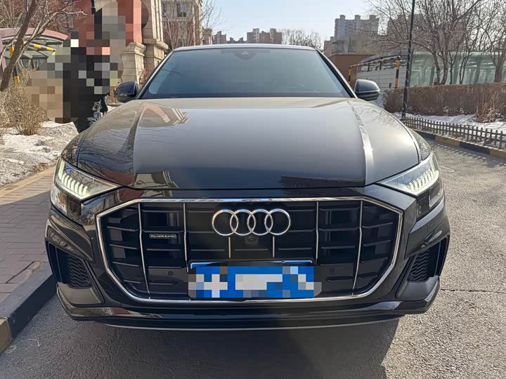Фото 2 - Audi Q8