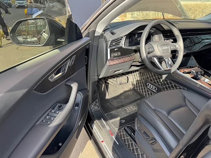 Фото 3 - Audi Q8