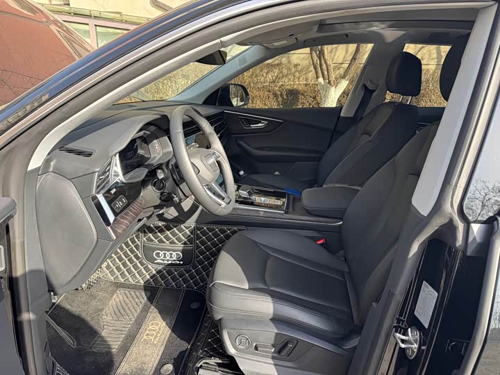 Фото 4 - Audi Q8