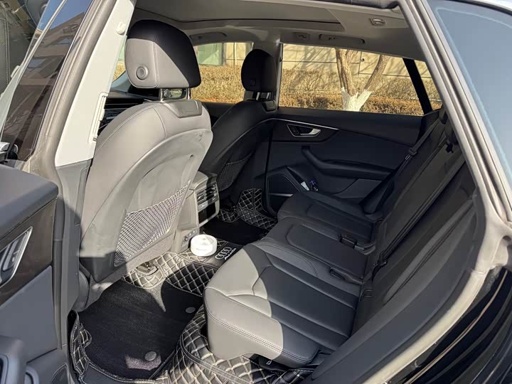 Фото 6 - Audi Q8