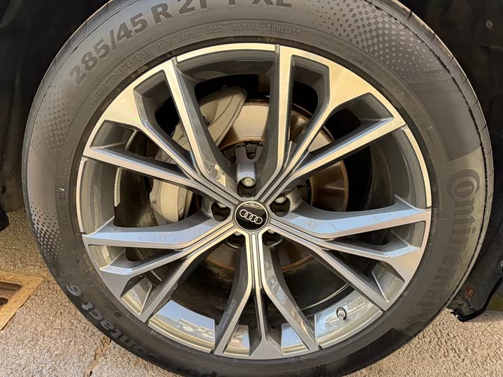 Фото 9 - Audi Q8