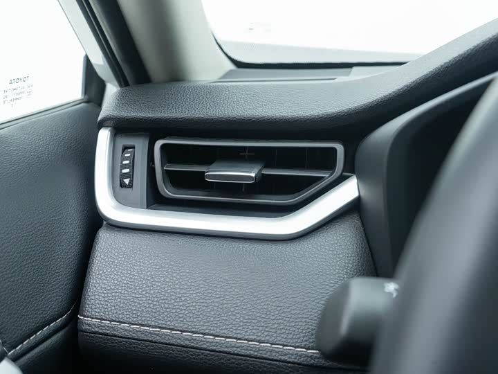 Фото 8 - Toyota Wildlander