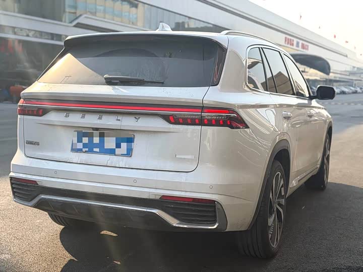 Фото 6 - Geely Monjaro