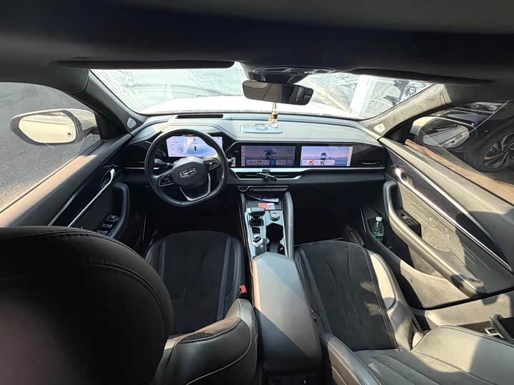 Фото 7 - Geely Monjaro