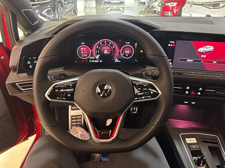 Фото 8 - Volkswagen Golf GTI