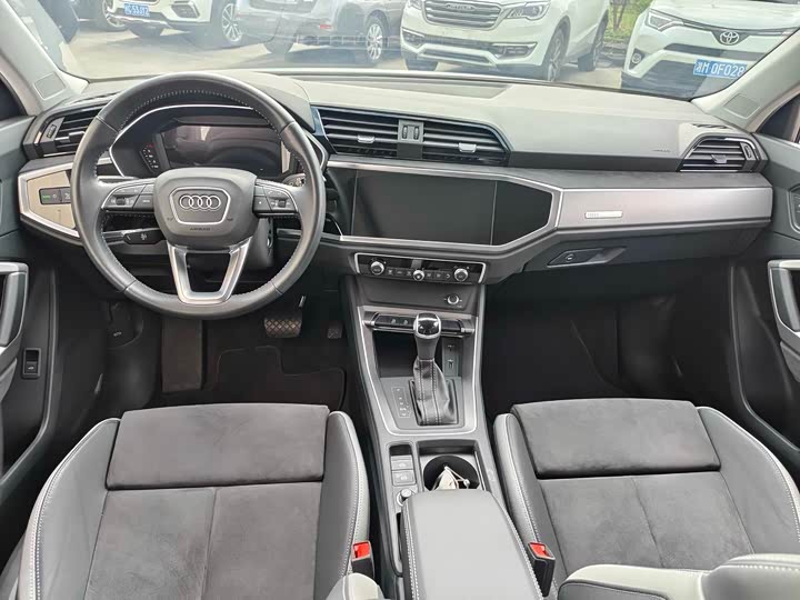 Фото 6 - Audi Q3