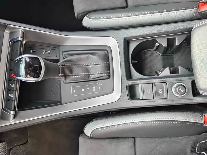 Фото 8 - Audi Q3