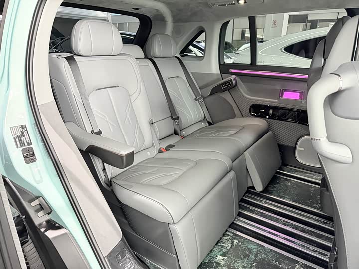 Фото 7 - Zeekr Mix