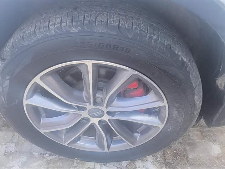 Фото 6 - Geely Atlas