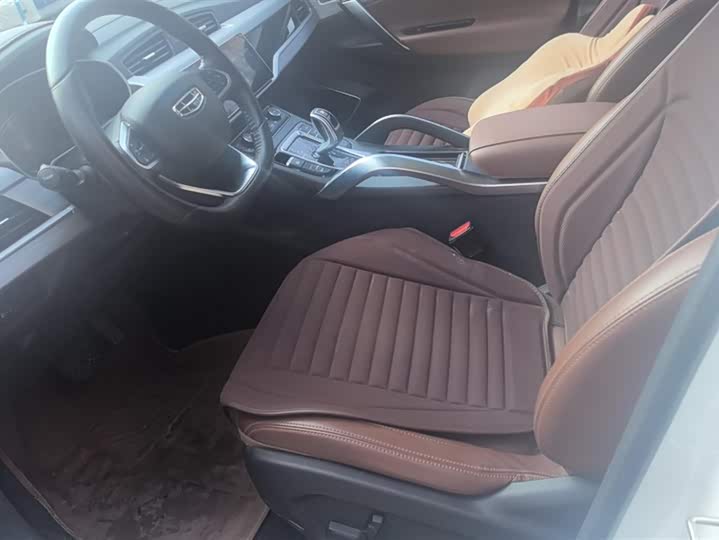 Фото 9 - Geely Atlas