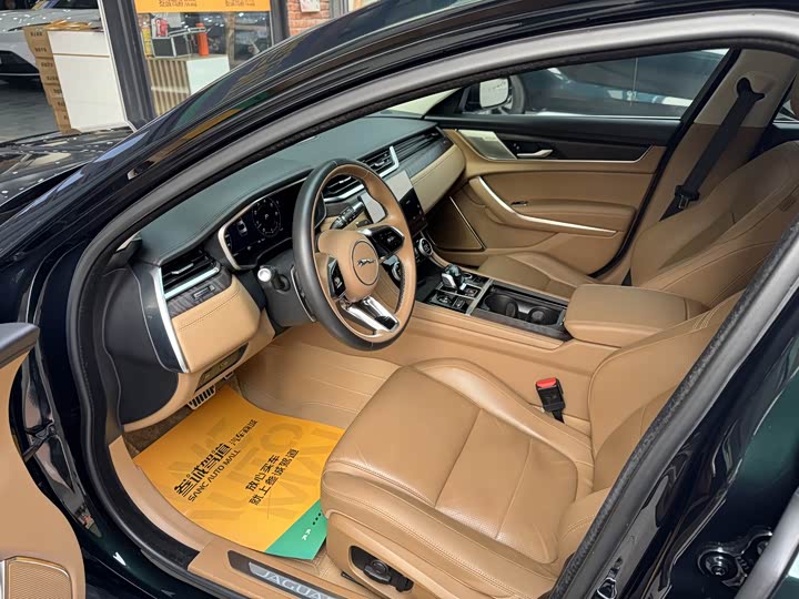 Фото 8 - Jaguar XF L