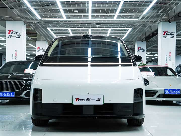 Фото 2 - LiXiang Mega