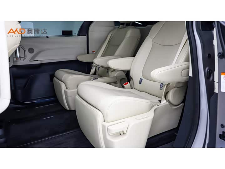 Фото 7 - Toyota Granvia