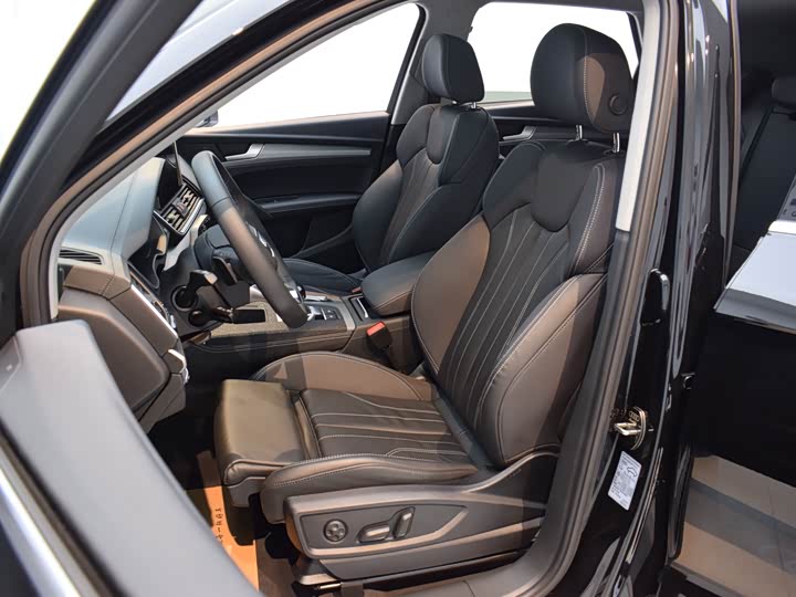 Фото 8 - Audi Q5L