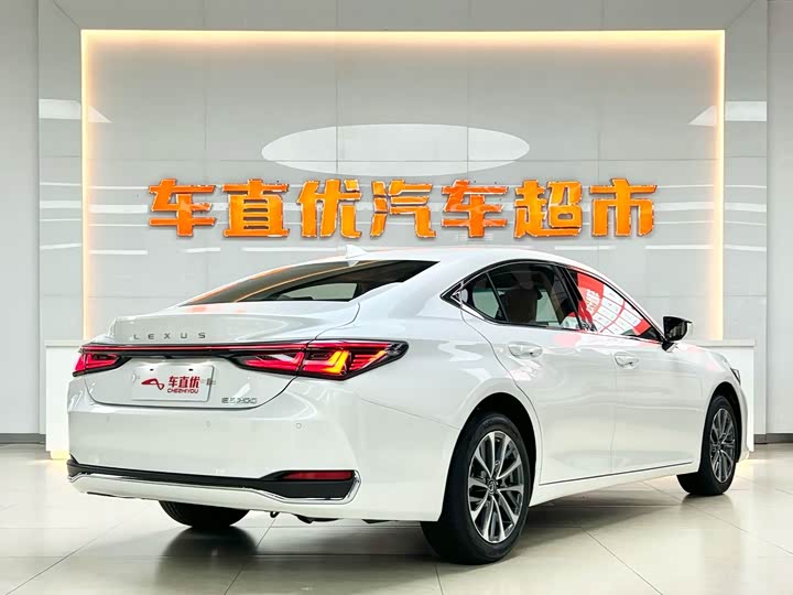 Фото 5 - Lexus ES