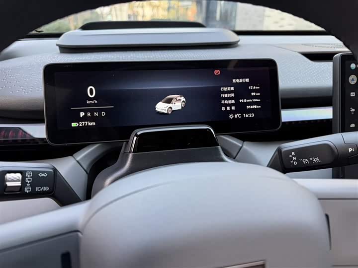 Фото 3 - Zeekr X